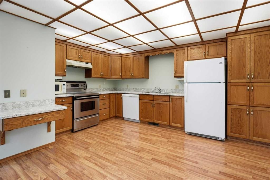 3924 56A, Camrose, AB - Indoor Photo Showing Kitchen