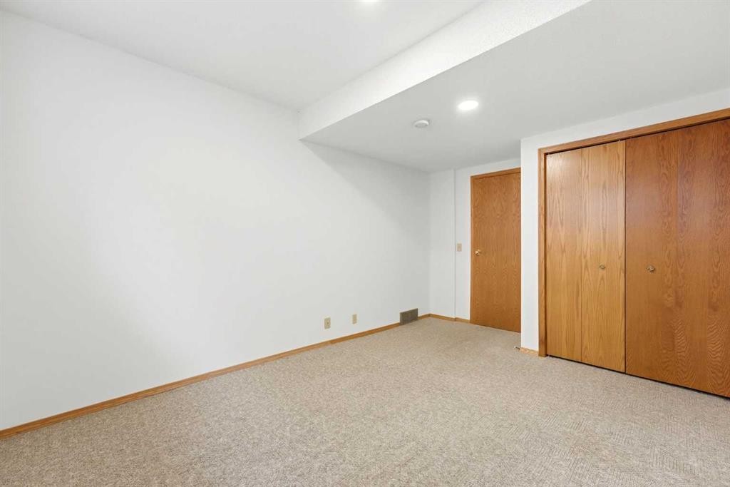 5 Sandpiper Gate Nw, Calgary, AB - Indoor Photo Showing Other Room