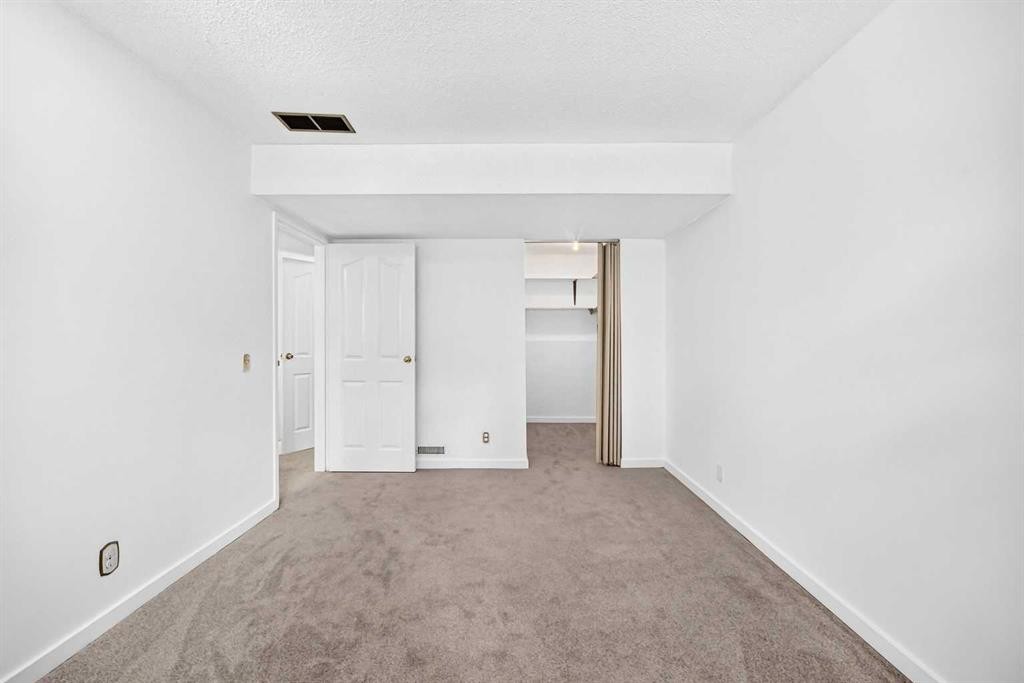 403-11010 Bonaventure Drive Se, Calgary, AB - Indoor Photo Showing Other Room