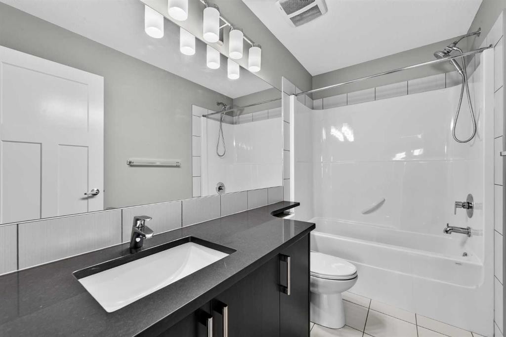 905 Evanston Manor Nw, Calgary, AB - Indoor Photo Showing Bathroom