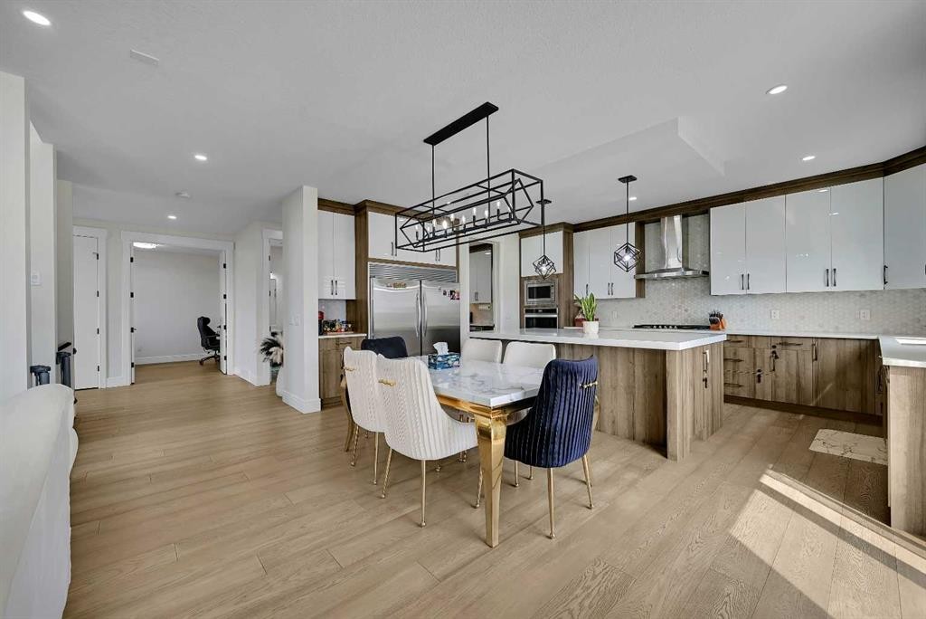 70 South Shore Bay, Chestermere, AB - Indoor Photo Showing Dining Room