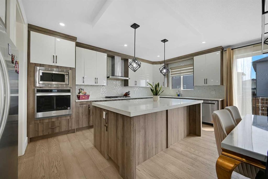 70 South Shore Bay, Chestermere, AB - Indoor Photo Showing Kitchen With Upgraded Kitchen