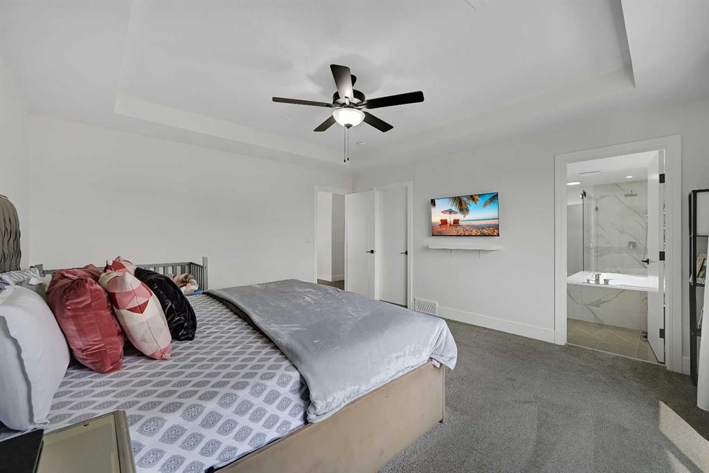 70 South Shore Bay, Chestermere, AB - Indoor Photo Showing Bedroom