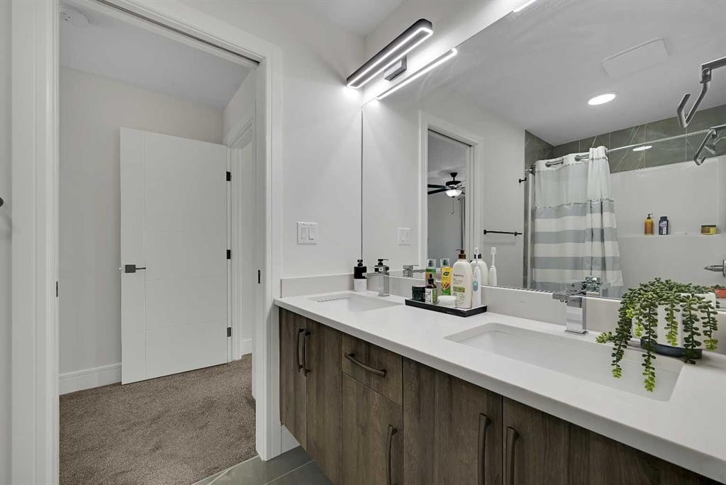 70 South Shore Bay, Chestermere, AB - Indoor Photo Showing Bathroom