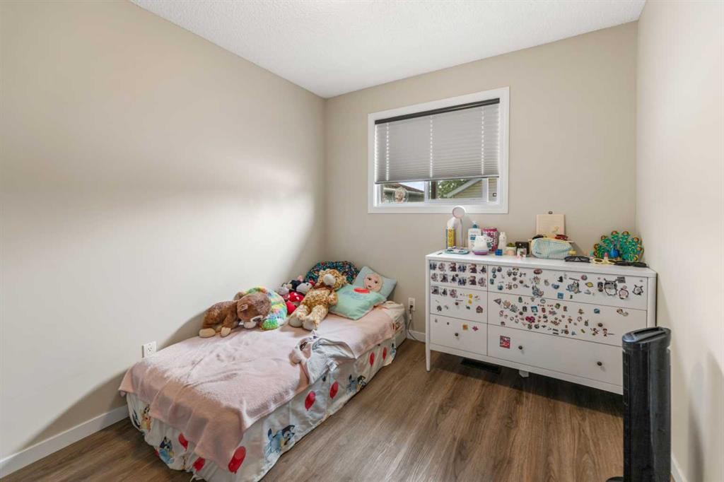 67 Falchurch Crescent Ne, Calgary, AB - Indoor Photo Showing Bedroom
