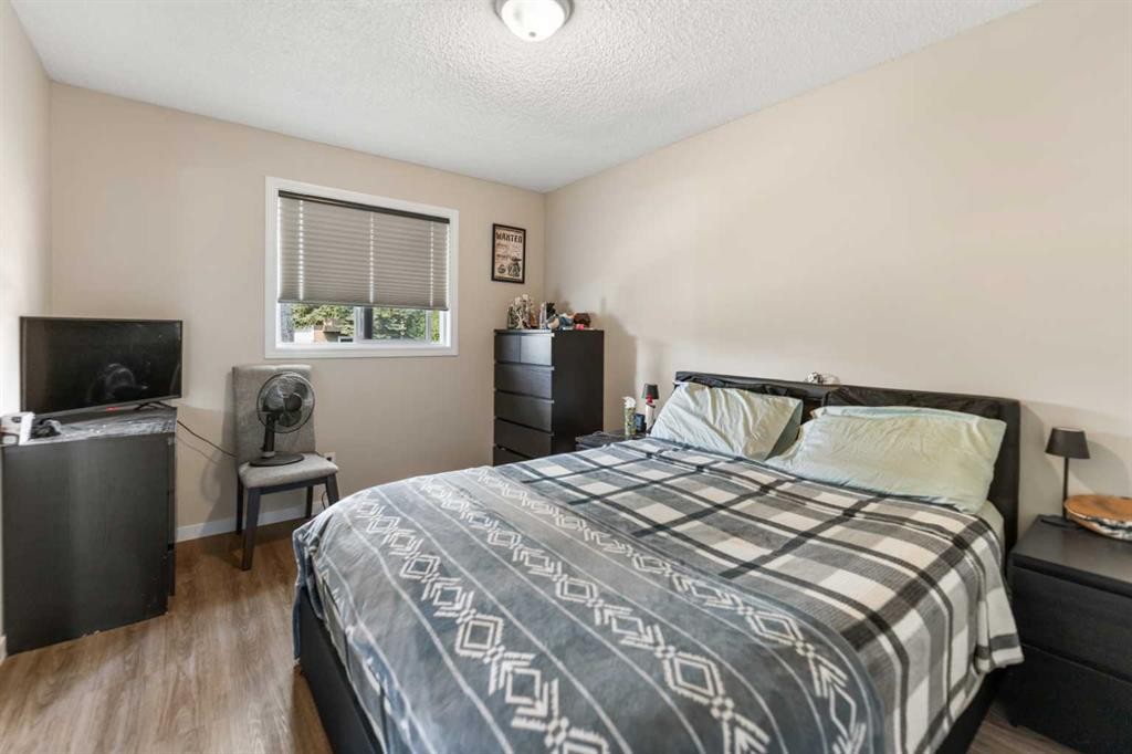 67 Falchurch Crescent Ne, Calgary, AB - Indoor Photo Showing Bedroom