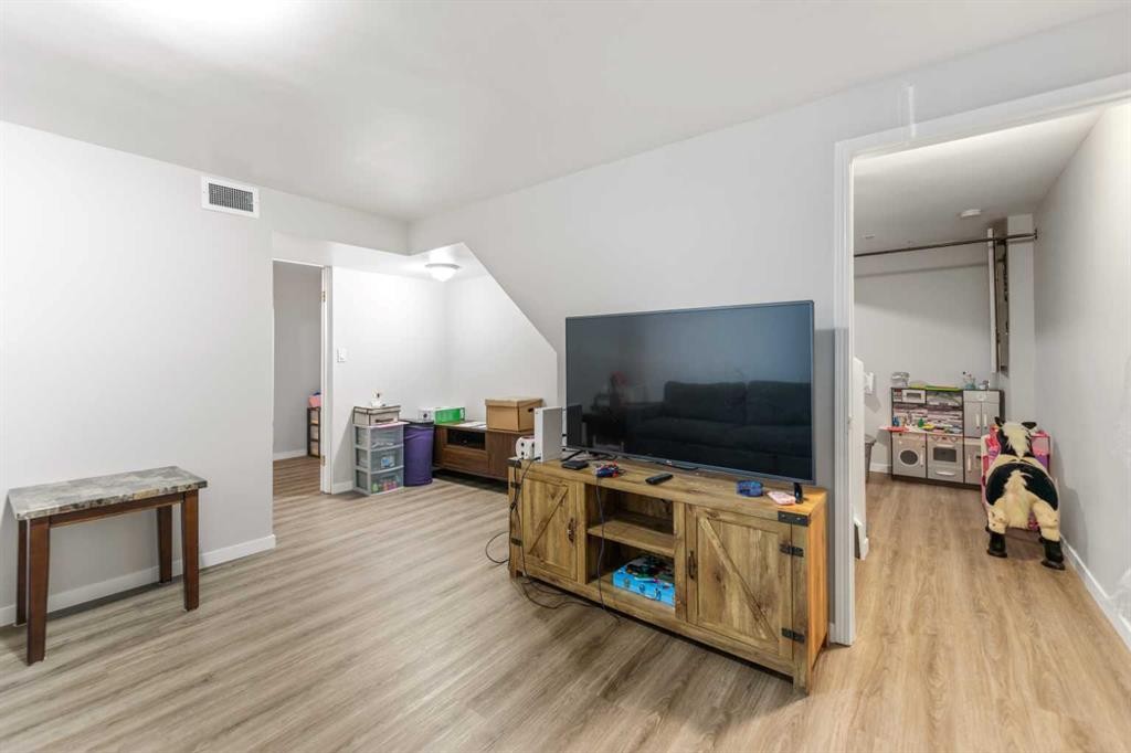 67 Falchurch Crescent Ne, Calgary, AB - Indoor