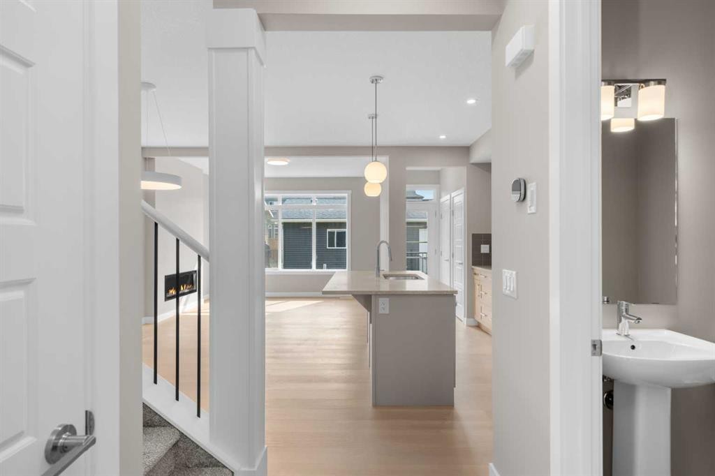 408 Sora Boulevard Se, Calgary, AB - Indoor