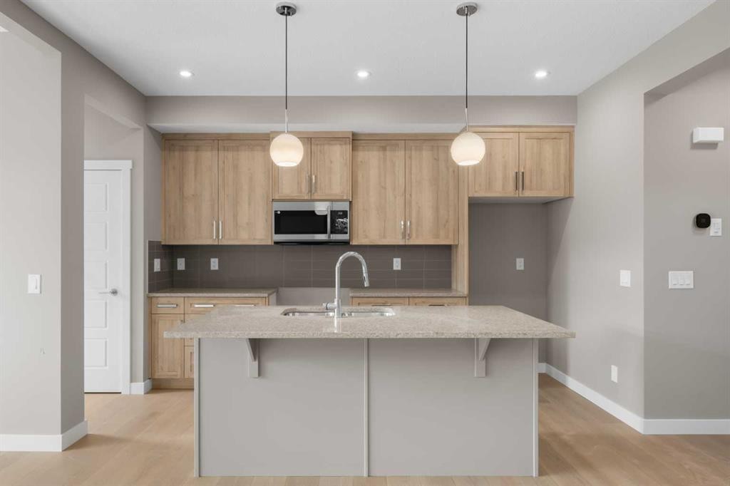 408 Sora Boulevard Se, Calgary, AB - Indoor Photo Showing Kitchen