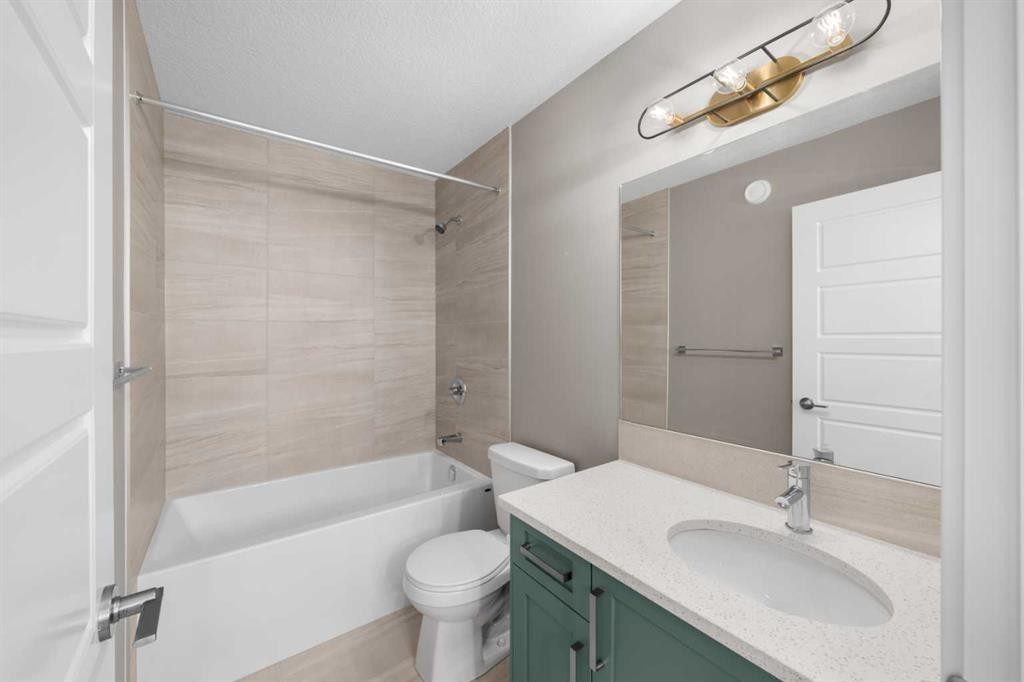94 Sora Gardens Se, Calgary, AB - Indoor Photo Showing Bathroom