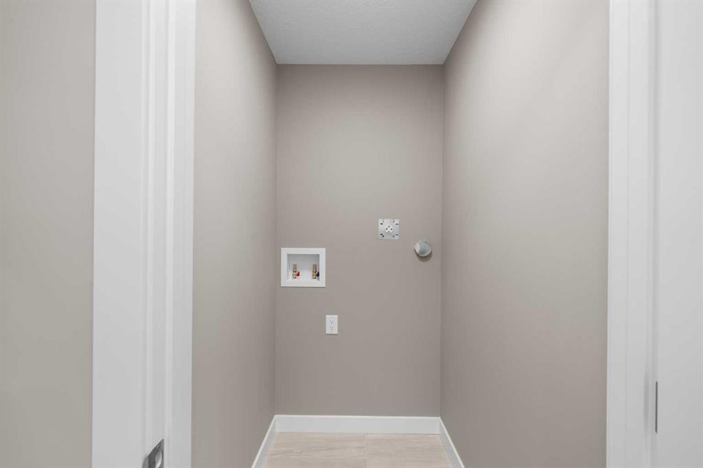 94 Sora Gardens Se, Calgary, AB - Indoor Photo Showing Other Room