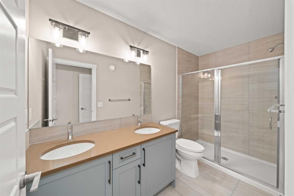 664 Sora Boulevard Se, Calgary, AB - Indoor Photo Showing Bathroom
