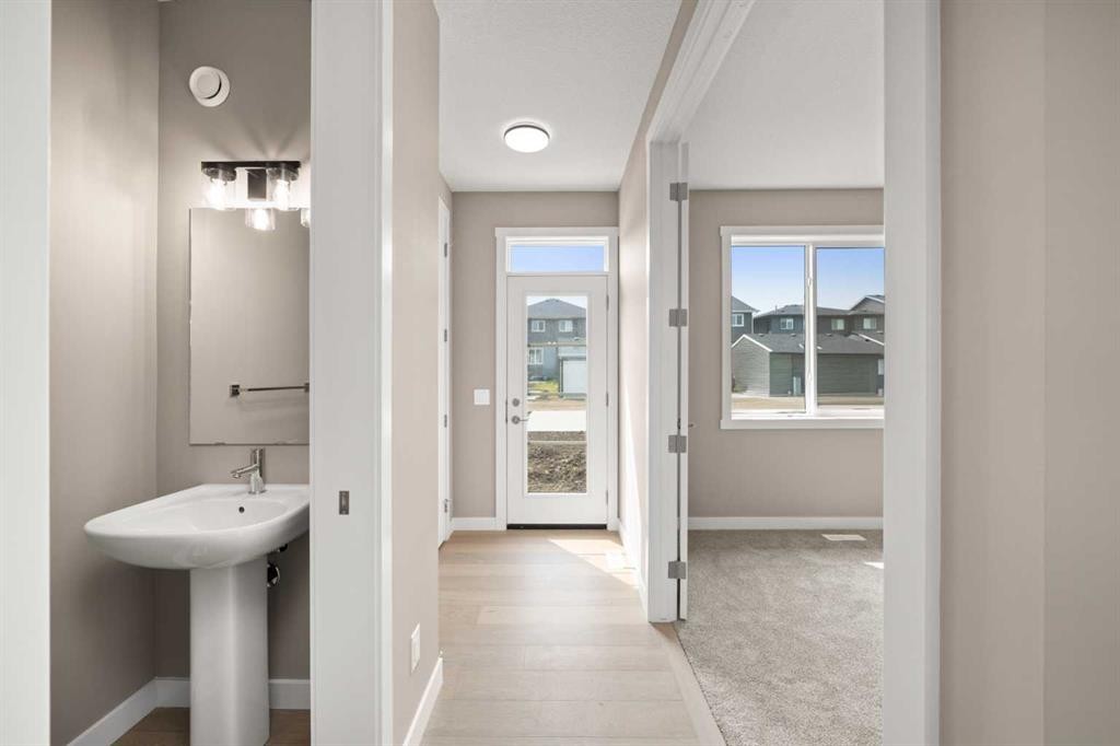 664 Sora Boulevard Se, Calgary, AB - Indoor Photo Showing Bathroom