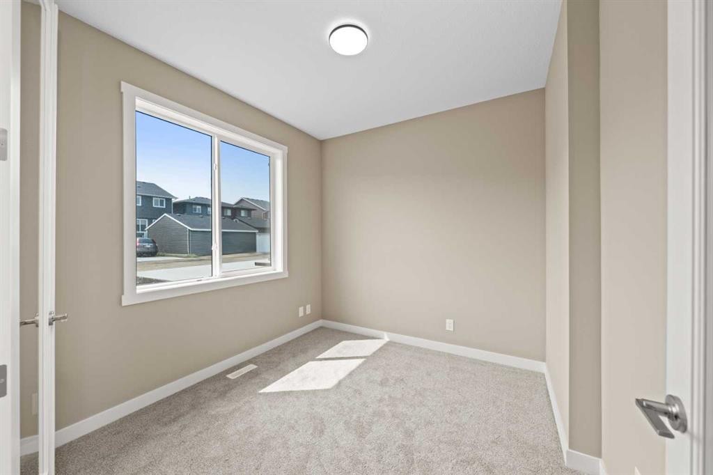 664 Sora Boulevard Se, Calgary, AB - Indoor Photo Showing Other Room