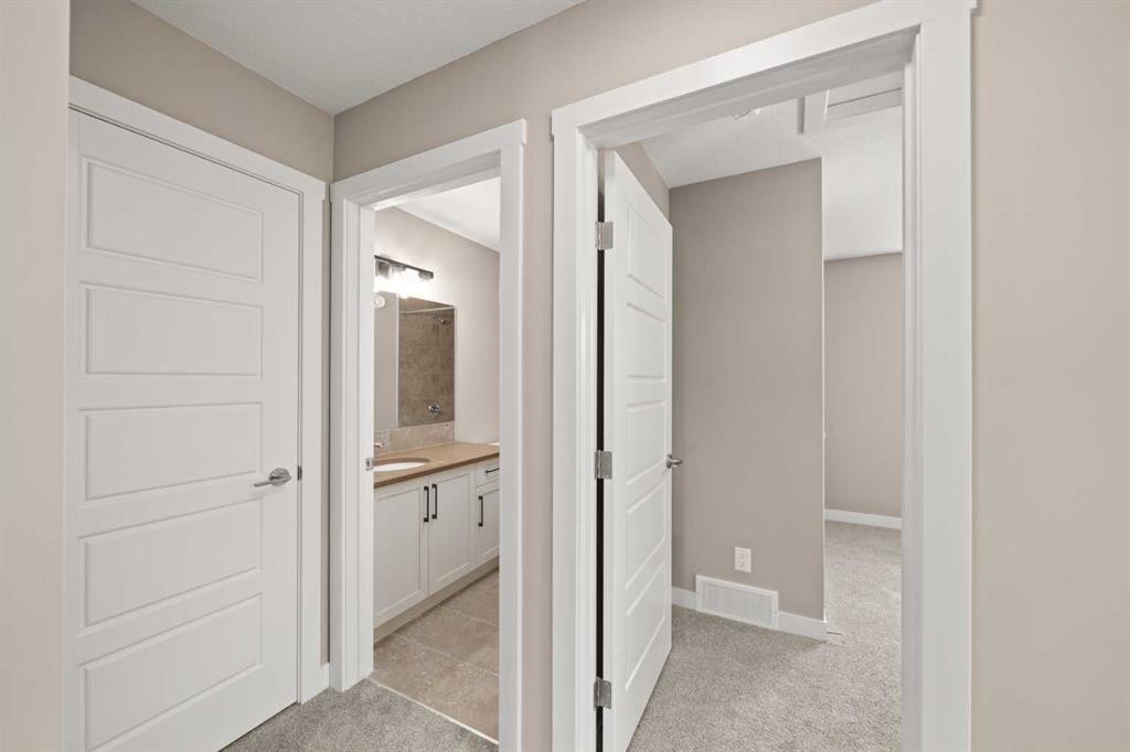 664 Sora Boulevard Se, Calgary, AB - Indoor Photo Showing Other Room