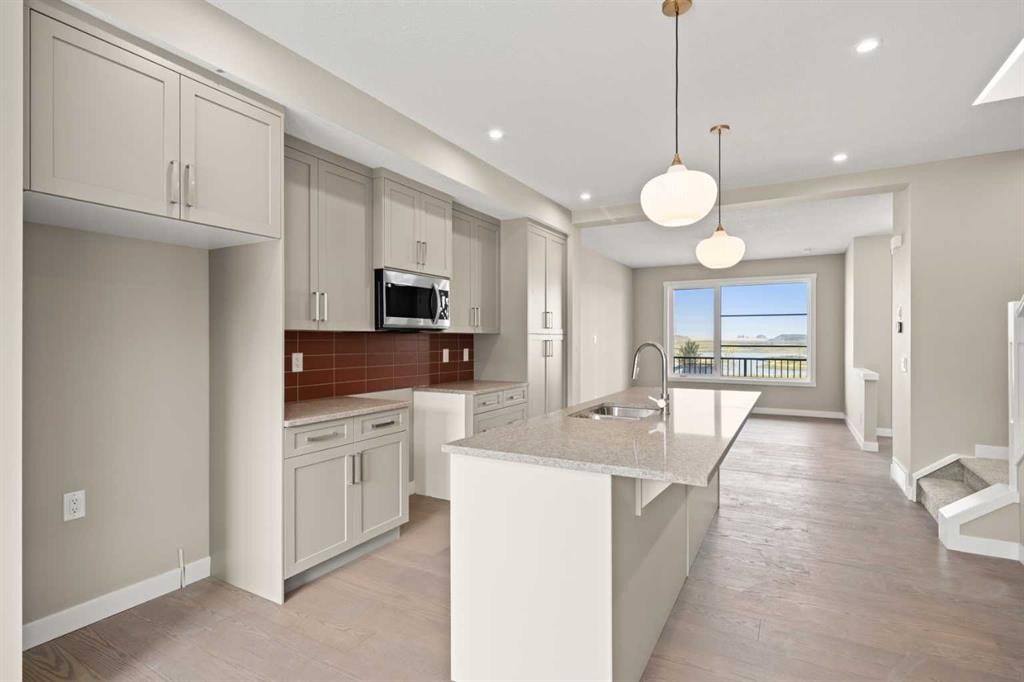 660 Sora Boulevard Se, Calgary, AB - Indoor Photo Showing Kitchen