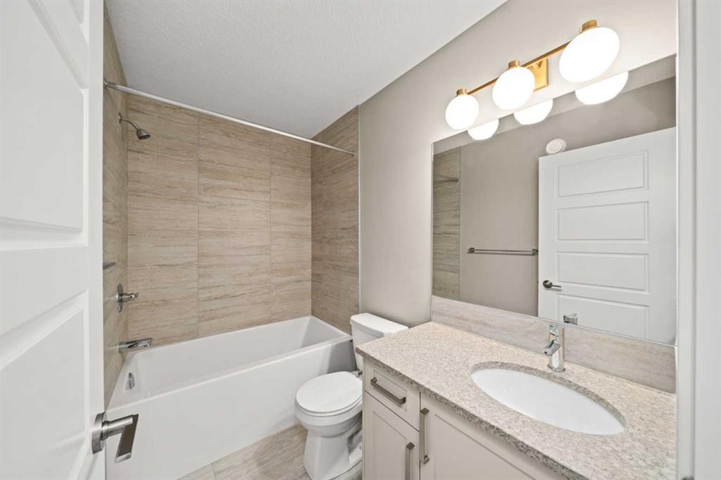 660 Sora Boulevard Se, Calgary, AB - Indoor Photo Showing Bathroom