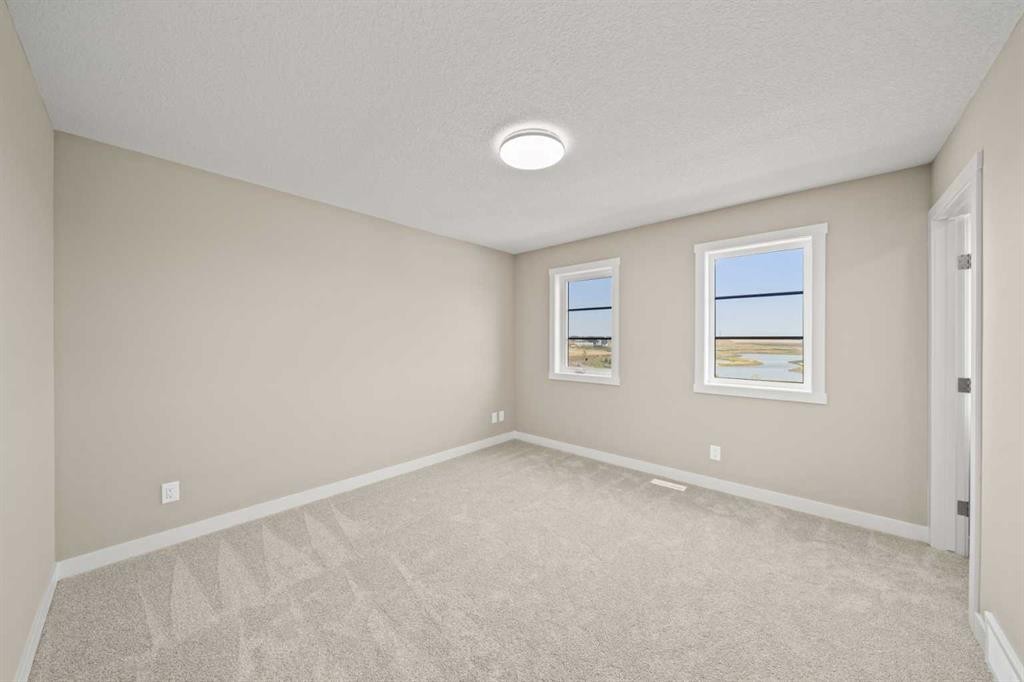 660 Sora Boulevard Se, Calgary, AB - Indoor Photo Showing Other Room