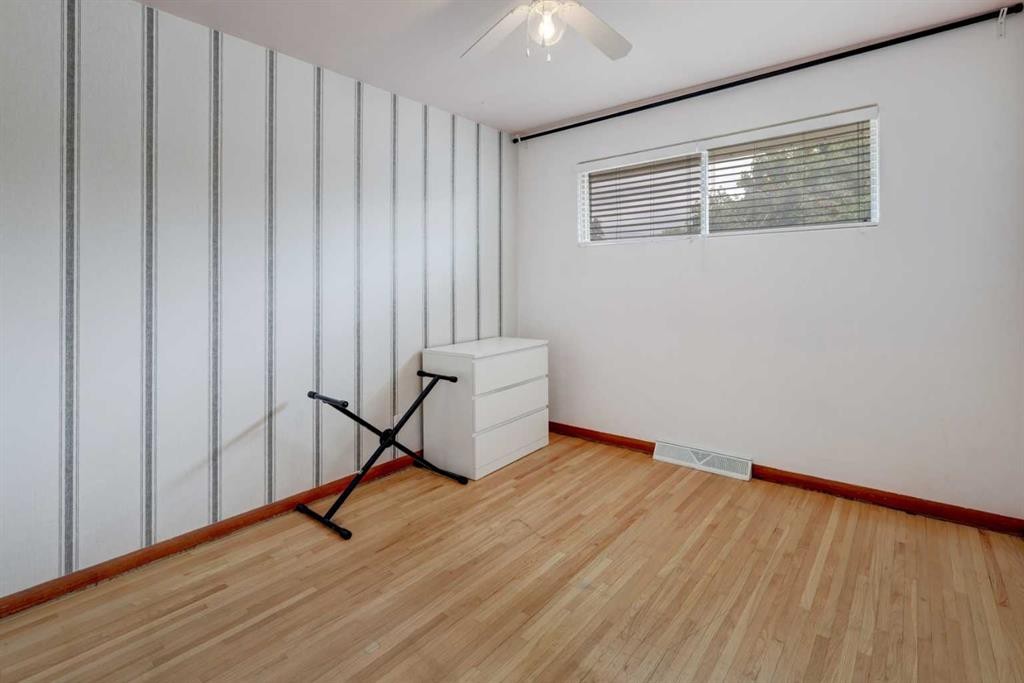624 38 Street Sw, Calgary, AB - Indoor Photo Showing Other Room