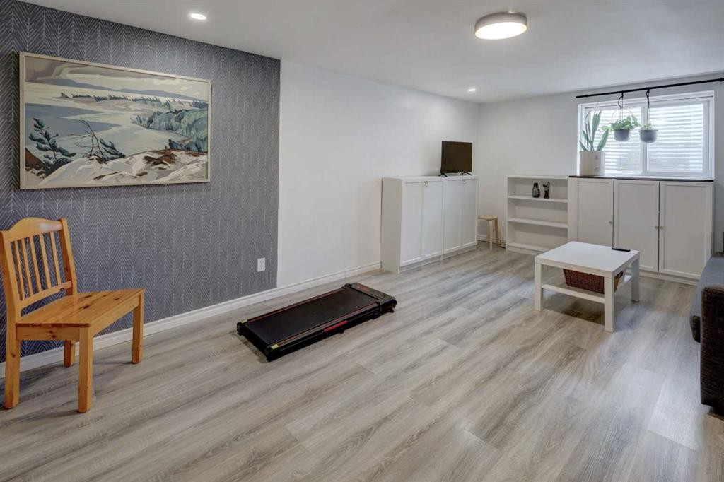 624 38 Street Sw, Calgary, AB - Indoor