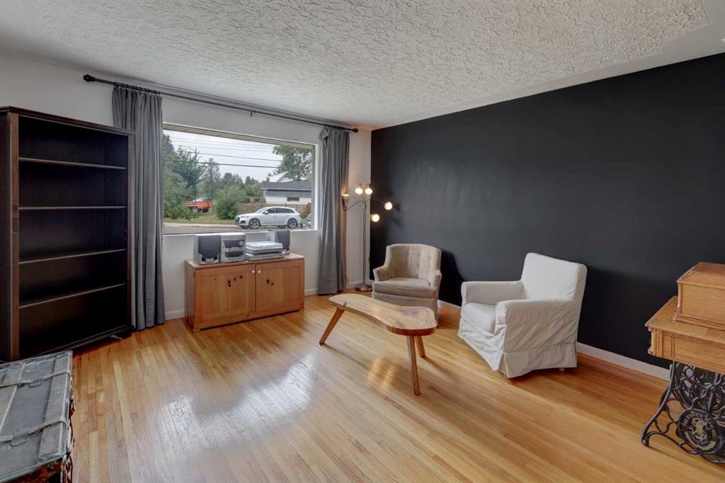 624 38 Street Sw, Calgary, AB - Indoor