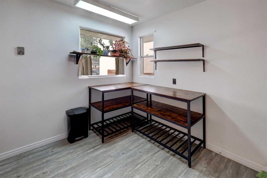 624 38 Street Sw, Calgary, AB - Indoor Photo Showing Other Room