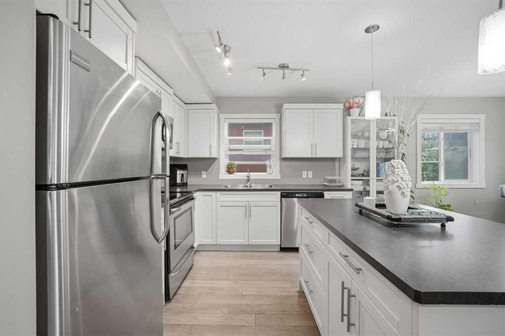 427 Redstone View Ne, Calgary, AB - Indoor Photo Showing Kitchen With Upgraded Kitchen