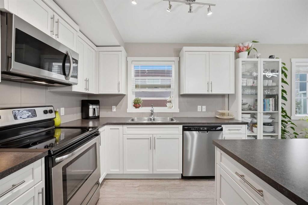 427 Redstone View Ne, Calgary, AB - Indoor Photo Showing Kitchen With Double Sink
