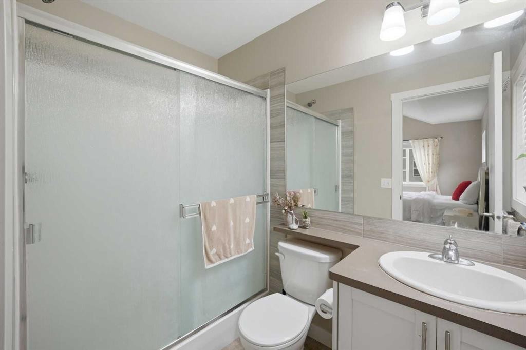427 Redstone View Ne, Calgary, AB - Indoor Photo Showing Bathroom
