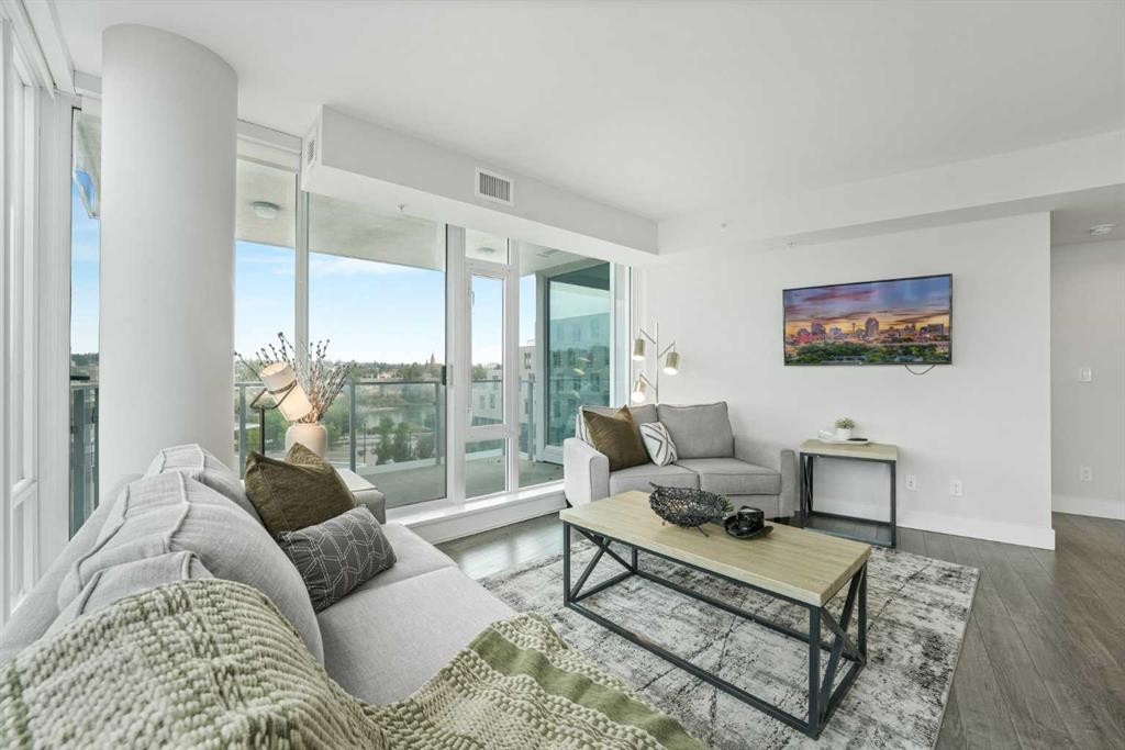 402-519 Riverfront Avenue Se, Calgary, AB - Indoor Photo Showing Living Room