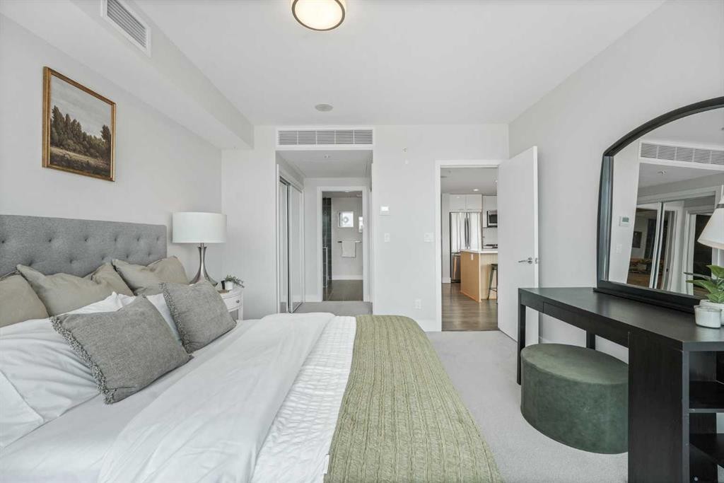 402-519 Riverfront Avenue Se, Calgary, AB - Indoor Photo Showing Bedroom