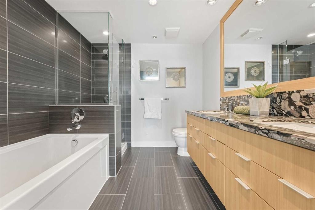 402-519 Riverfront Avenue Se, Calgary, AB - Indoor Photo Showing Bathroom