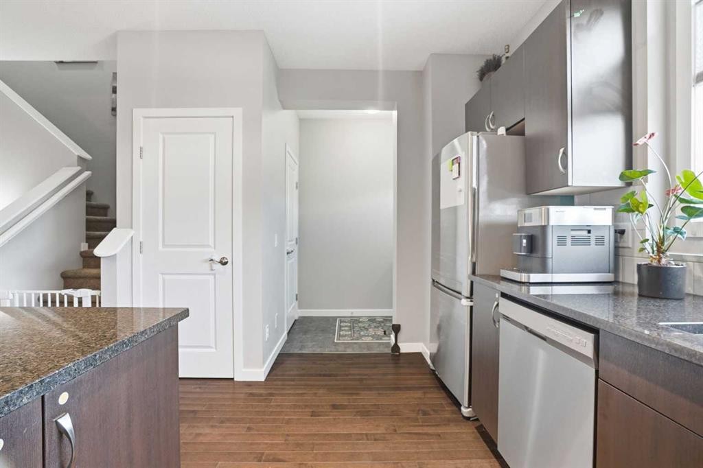 72 Redstone Common Ne, Calgary, AB - Indoor Photo Showing Kitchen