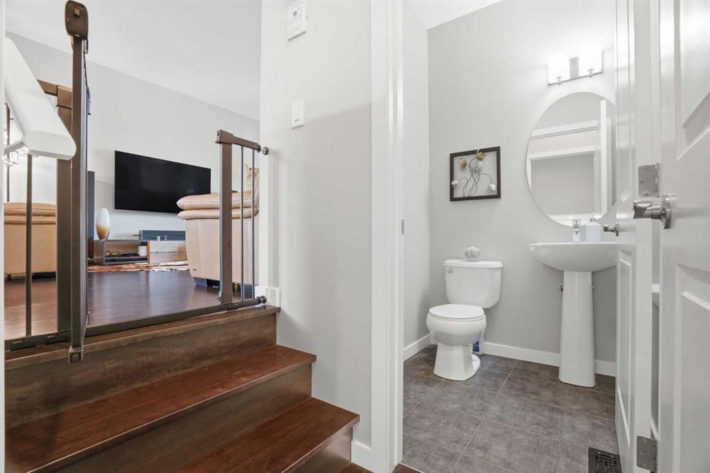 72 Redstone Common Ne, Calgary, AB - Indoor Photo Showing Bathroom