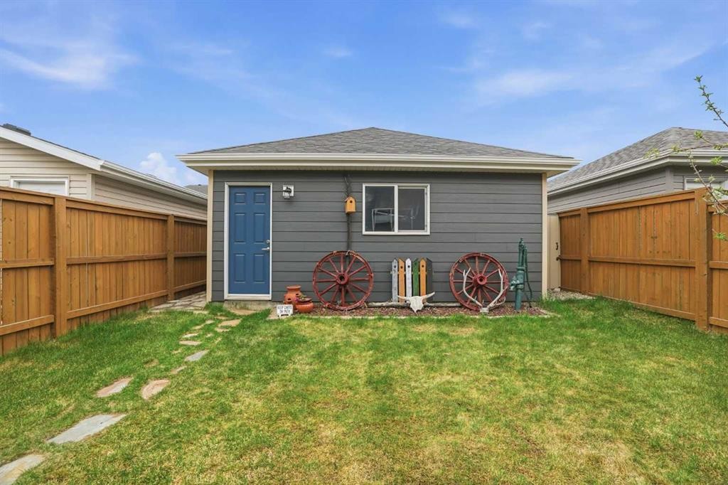 72 Redstone Common Ne, Calgary, AB - Outdoor