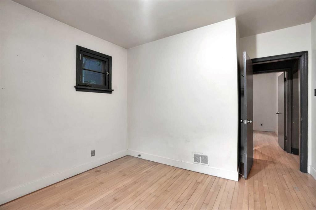 2131 16A Street Sw, Calgary, AB - Indoor Photo Showing Other Room