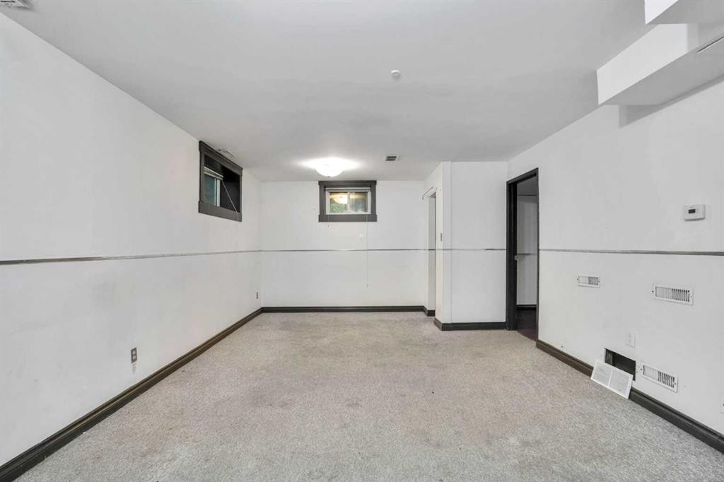 2131 16A Street Sw, Calgary, AB - Indoor Photo Showing Other Room
