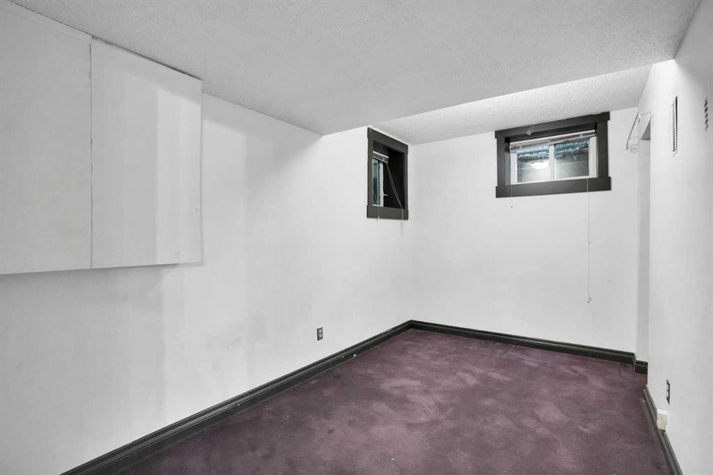 2131 16A Street Sw, Calgary, AB - Indoor Photo Showing Other Room