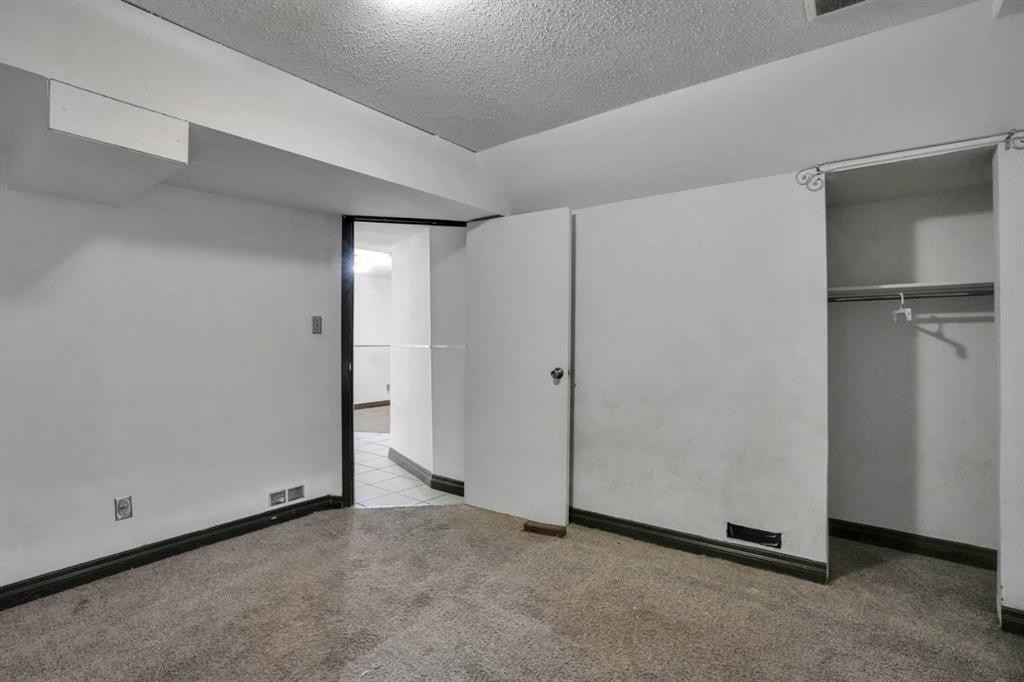 2131 16A Street Sw, Calgary, AB - Indoor Photo Showing Other Room