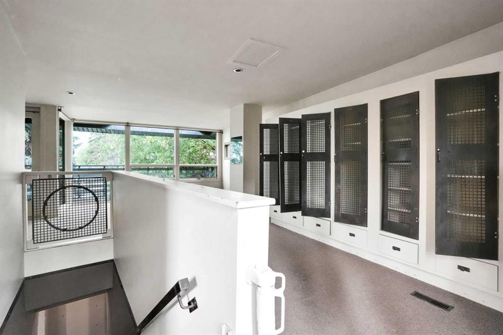 2131 16A Street Sw, Calgary, AB - Indoor Photo Showing Other Room