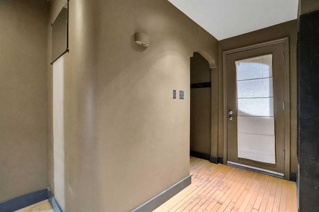 2131 16A Street Sw, Calgary, AB - Indoor Photo Showing Other Room