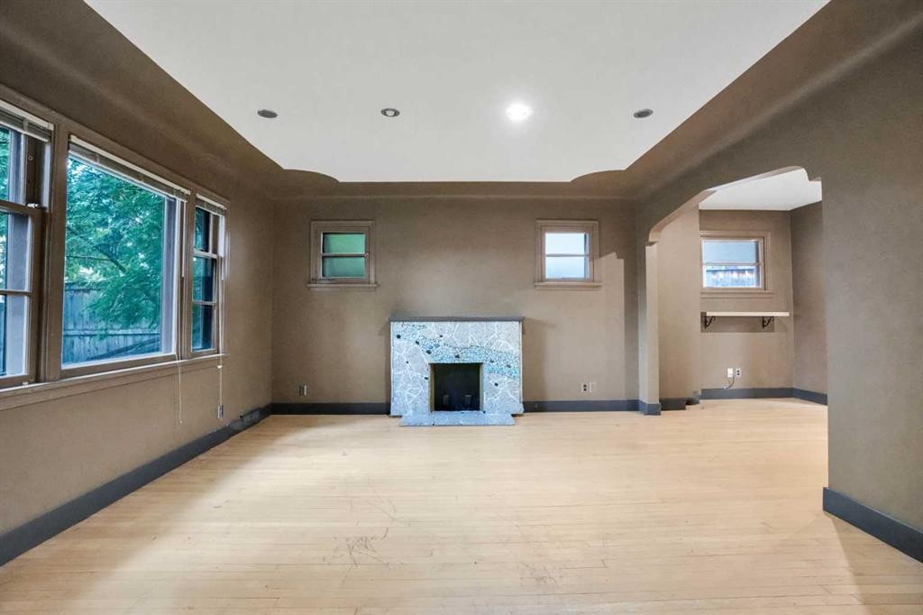 2131 16A Street Sw, Calgary, AB - Indoor With Fireplace
