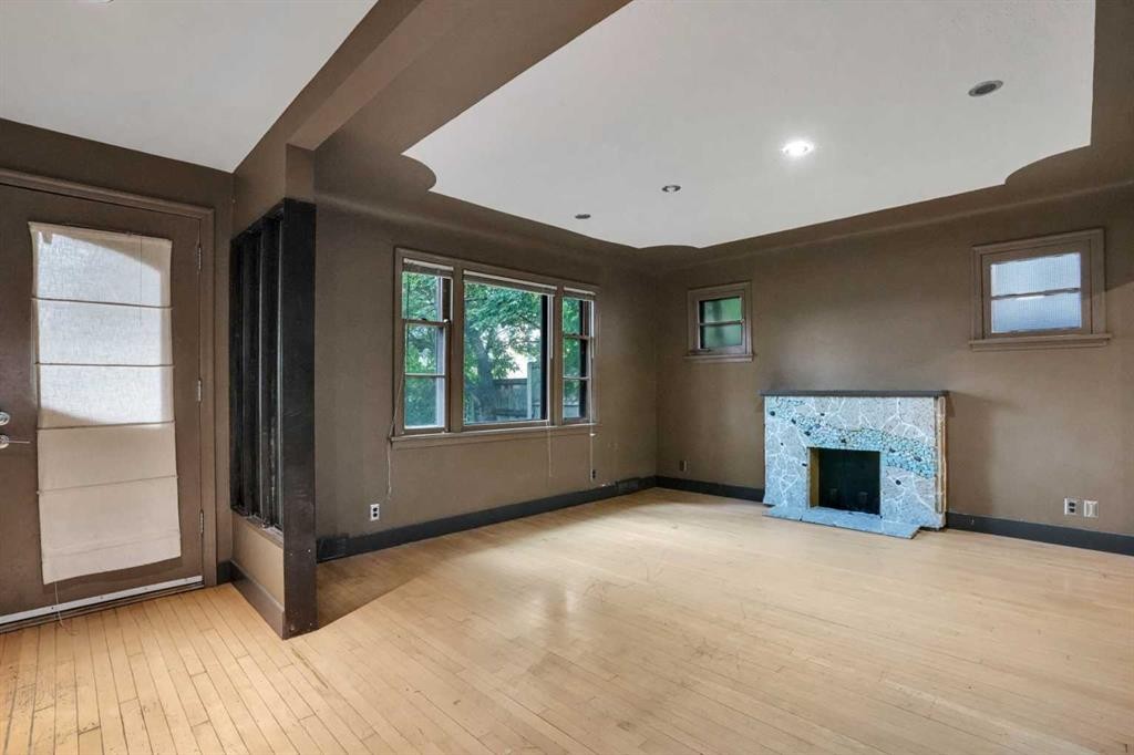 2131 16A Street Sw, Calgary, AB - Indoor With Fireplace