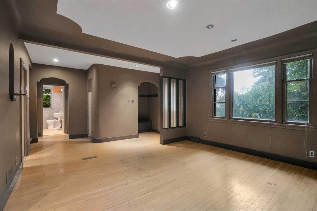 2131 16A Street Sw, Calgary, AB - Indoor Photo Showing Other Room