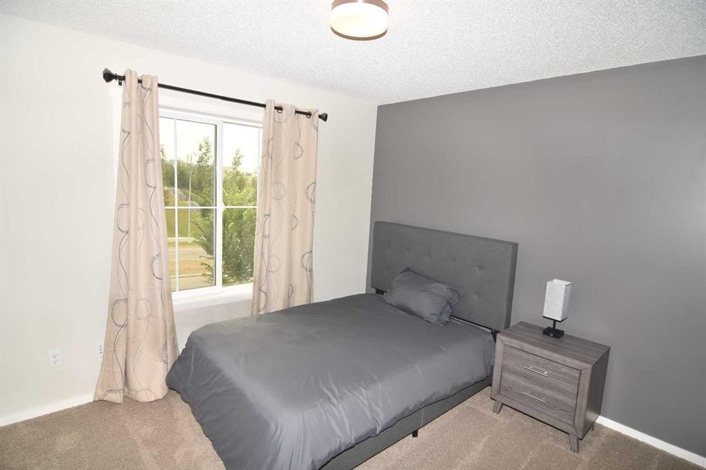 43 Kinlea Common Nw, Calgary, AB - Indoor Photo Showing Bedroom