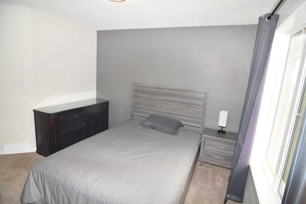 43 Kinlea Common Nw, Calgary, AB - Indoor Photo Showing Bedroom