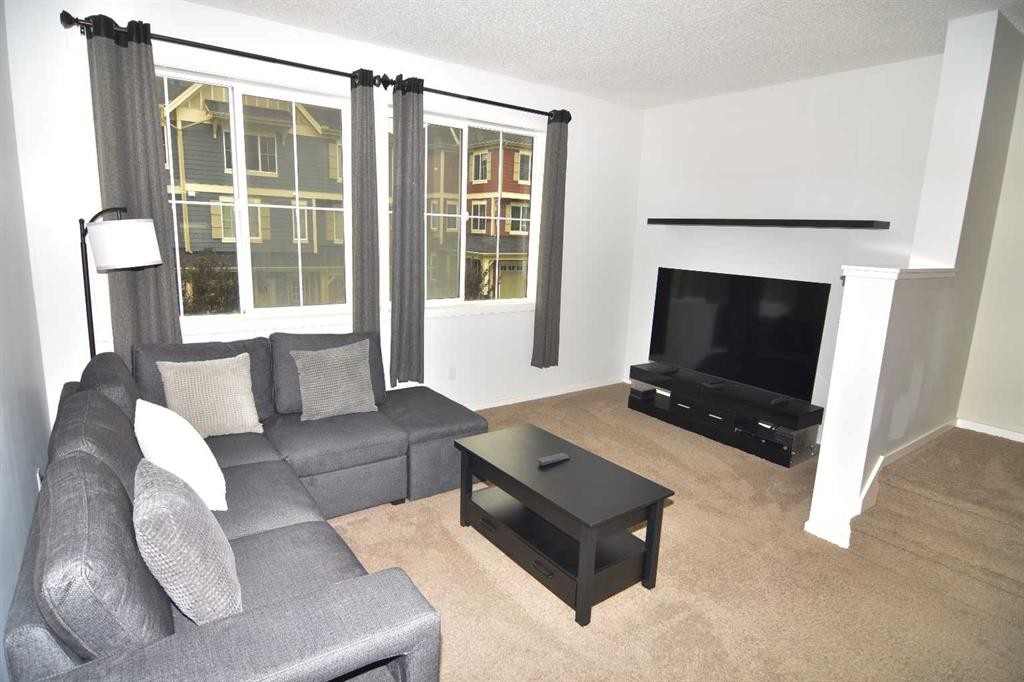 43 Kinlea Common Nw, Calgary, AB - Indoor Photo Showing Living Room