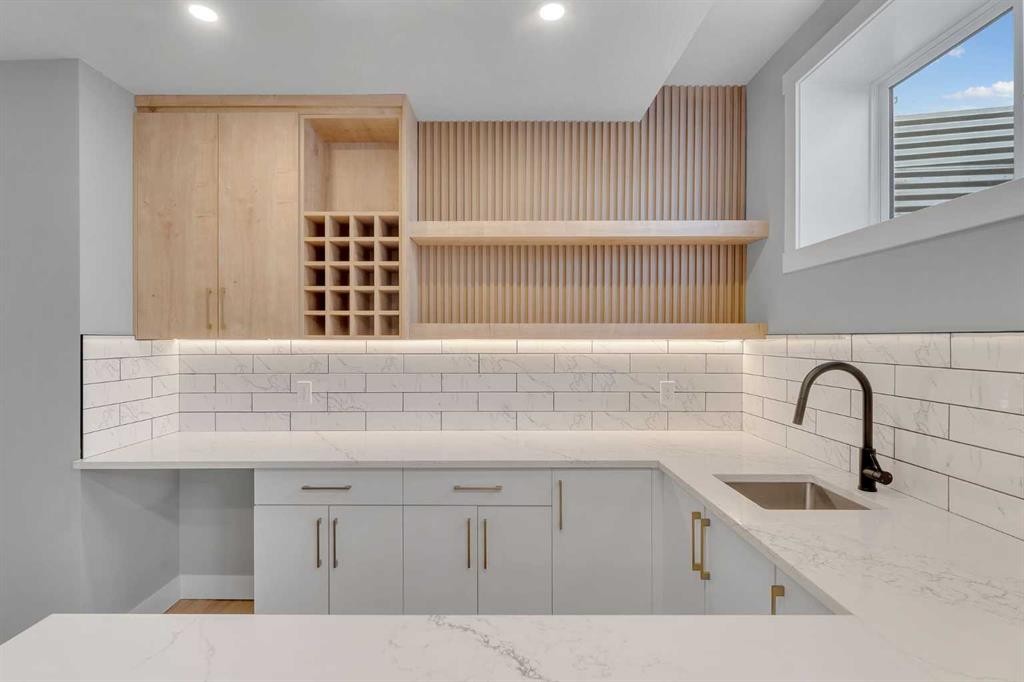 282 Muirfield Crescent, Lyalta, AB - Indoor Photo Showing Kitchen With Upgraded Kitchen