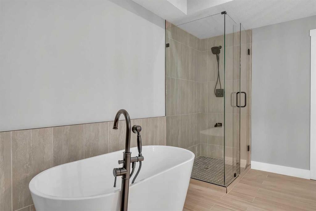 282 Muirfield Crescent, Lyalta, AB - Indoor Photo Showing Bathroom