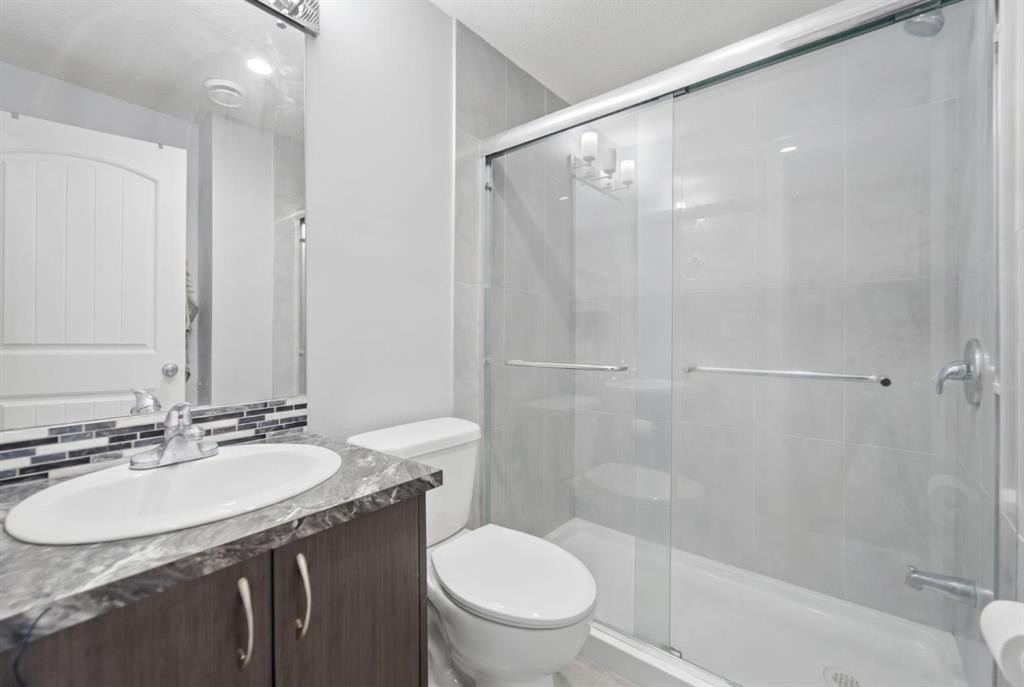 174 Morningside Circle Sw, Airdrie, AB - Indoor Photo Showing Bathroom